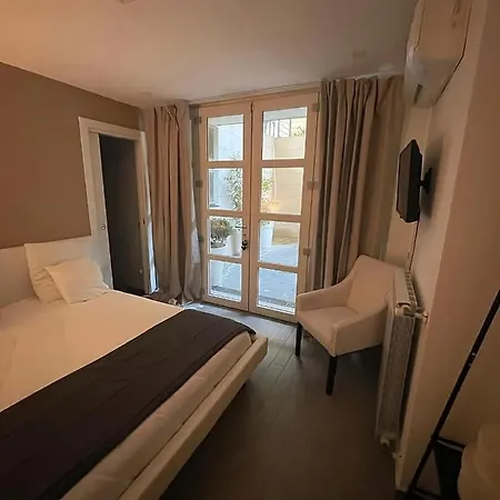 5 Guest house