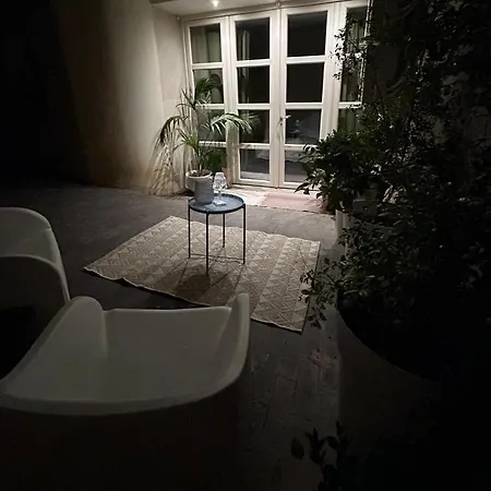 5 Guest house *
